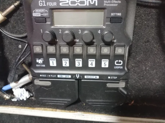 Pedaleira zoom g1four 