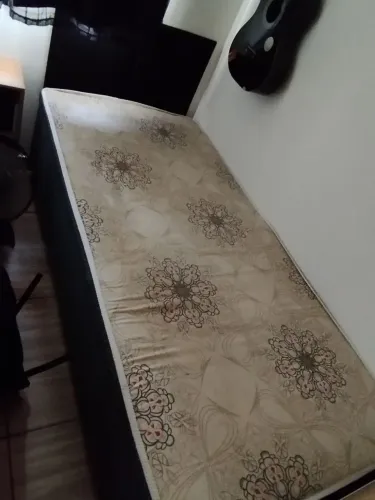 Cama de solteiro semi nova