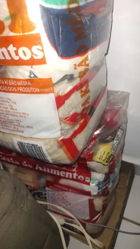 Vendo 2 cestas básicas média . Chamar quem realmente tiver interesse.passo cartão.