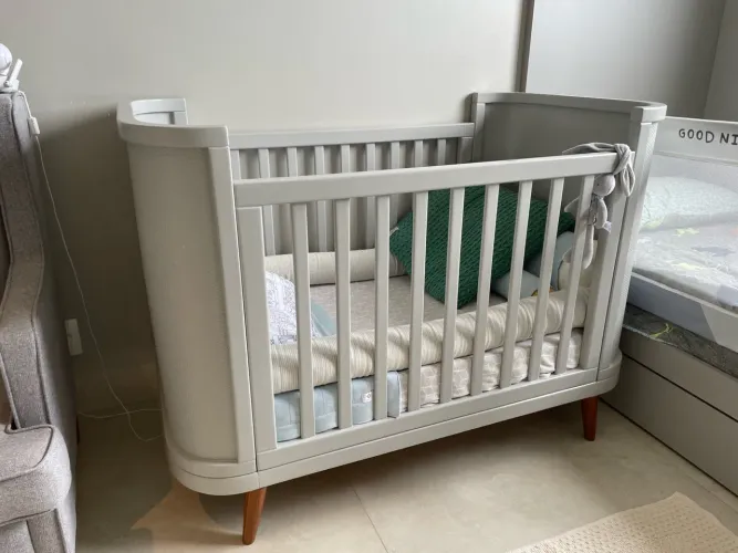 Berço cinza semi-novo