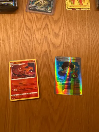 Kit de 10 cartas Pokémon comuns e uma treinador