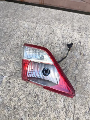 Lanterna Traseira Tampa HB20S sedan com avaria