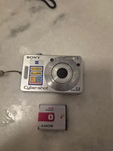 Sony Cyber-shot prateada, modelo DSC-W55 ou DSC-W70