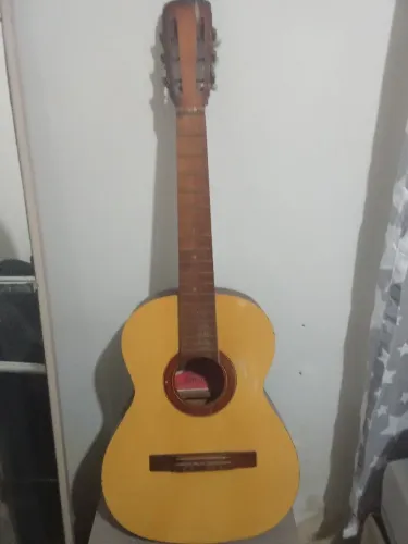 Violão sem cordas