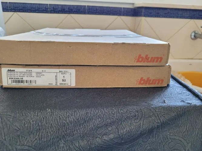 Blum Aventos HK
