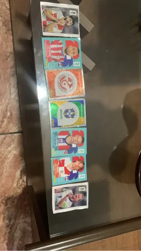 Vende figurinhas 