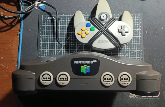 Nintendo 64 apenas console com um controle original