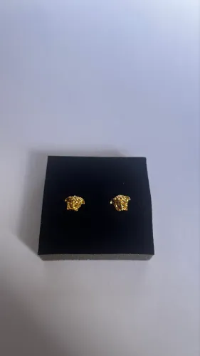 Brinco Versace