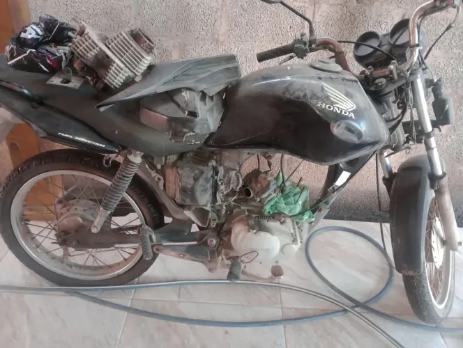 Moto para ferro velho.