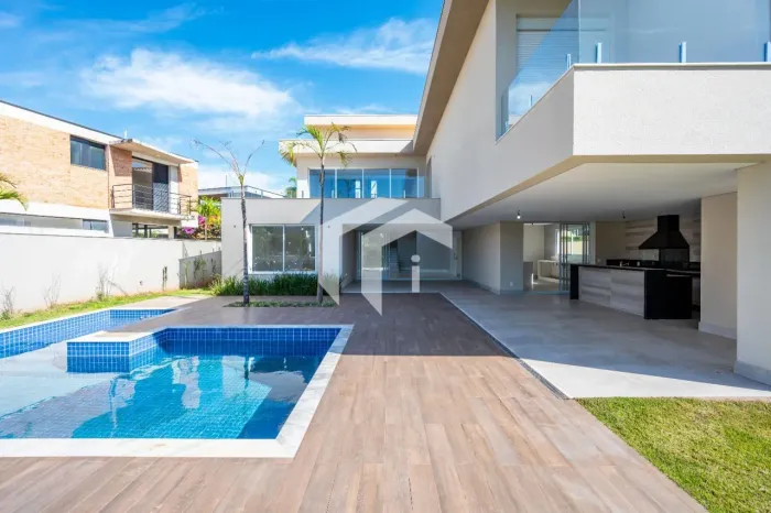 CASA À VENDA EM CONDOMÍNIO FECHADO COM 4 SUÍTES MAIS LAZER EM SOUSAS, CAMPINAS/SP.