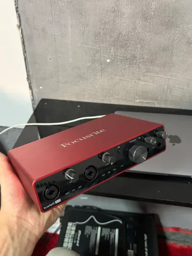 Placa de áudio Focusrite 8i6