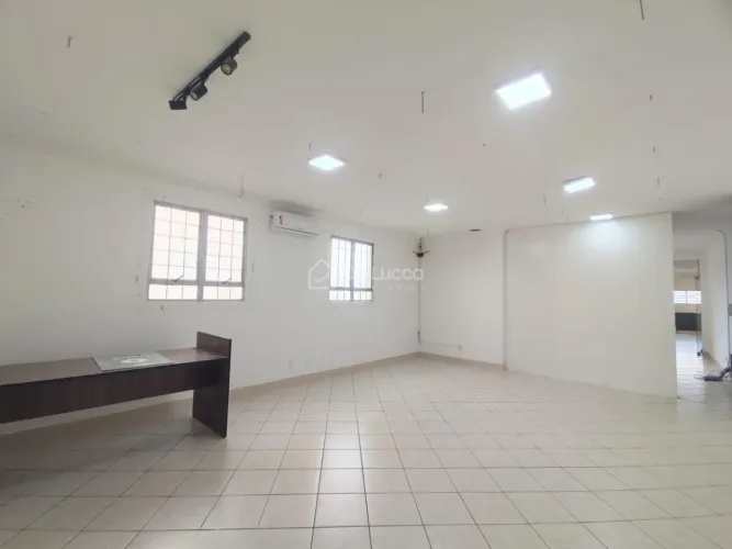 Casa comercial para alugar no Vila Industrial em Campinas
