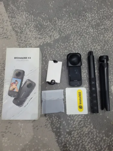 Câmera Insta360 X3 Completa + 128GB, Bastão Invisível e Tripé