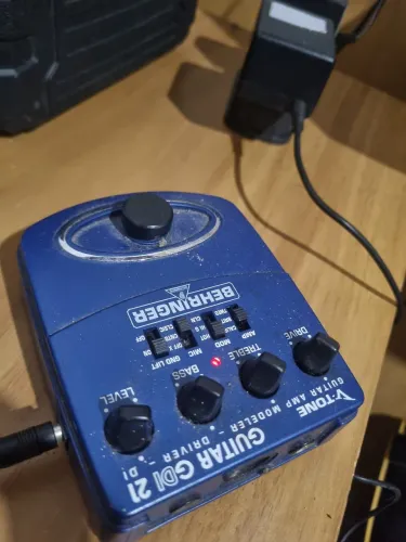 Pedal guitarra Behringer V-tone Guitar Amp Modeler Driver