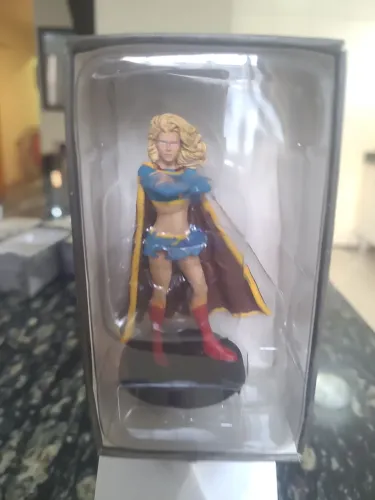 Supergirl - boneco Eaglemoss