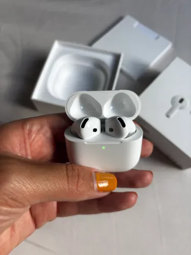 AirPods 4, com cancelamento de ruído 