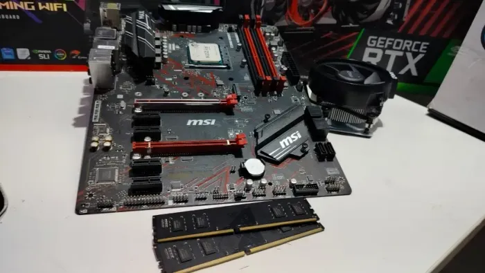 Kit Ryzen 5 5600gt + placa b450 msi + 16gb ram ddr4