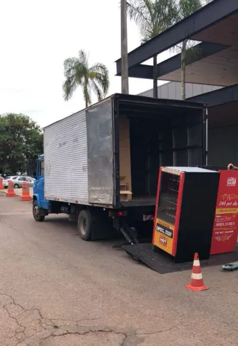 Caminhão RAMPA E PALETEIRA FRETES em geral