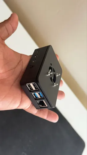 Kit Raspberry Pi 4 2GB RAM + Cartão 32GB com Linux + Case Cooler