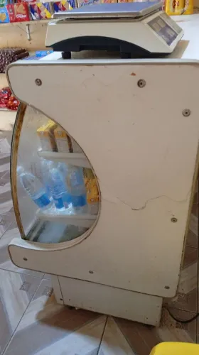 Vende-se freezer balcão marcar gelopar valor 1,600,00 reais funcionando perfeitamente