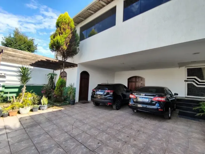 CASA ALTO PADRÃO | 3 QUARTOS, VARANDA, 4 VAGAS E ENORME TERRAÇO | CANAÃ BH
