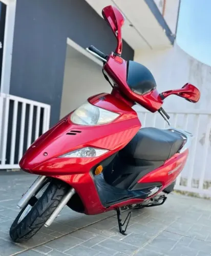 Burgman 125i com documento em dia e pouca km