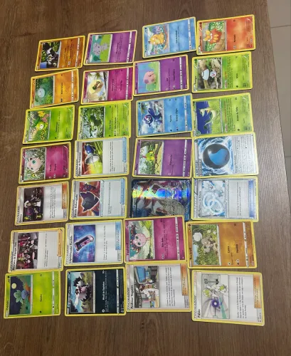 100 Cartas Pokémon +1 moeda Pokemon