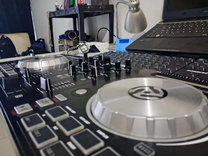 VENDO CONTROLADORA NUMARK