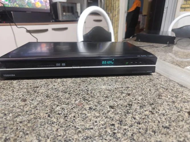 Reprodutor e gravador de DVD Toshiba modelo DKR40KU