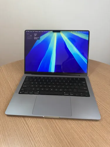 MacBook Pro M2 Pro 16gb RAM / 512gb SSD