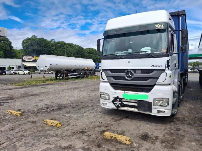 Mercedes Benz Axor com Sider