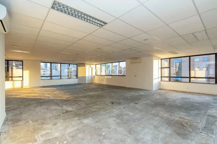 Sala Comercial para Alugar no Centro de Curitiba 116 m² no Edifício Felipe Zenedin | Ref