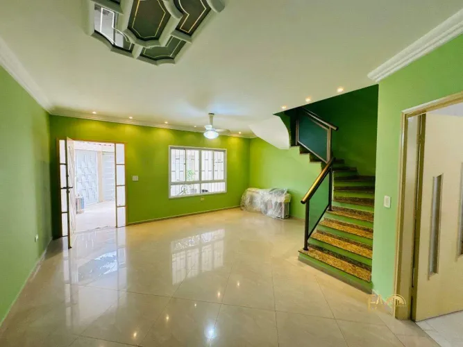 Triplex impecável à venda no Campo Grande  Santos/SP