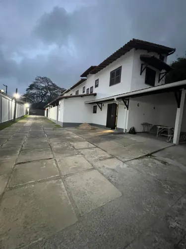 Casa Privativa em Vila Residencial (Ambiente Familiar) - No Centro de Miguel Pereira