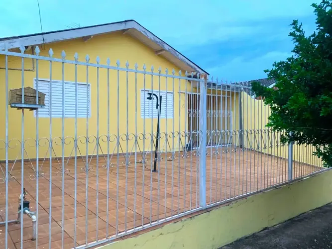 Casa para venda e locação com 3 quartos e edícula na Zona Norte próximo à Avenida Saul Elk