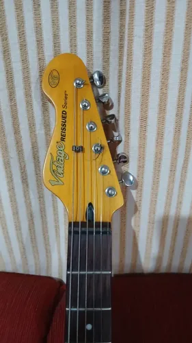 Guitarra Stratocaster Vintage Ressuied V6
