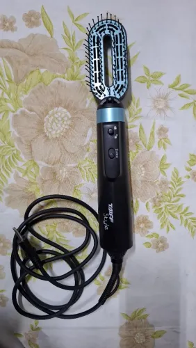Escova secadora e alisadora Taiff Style