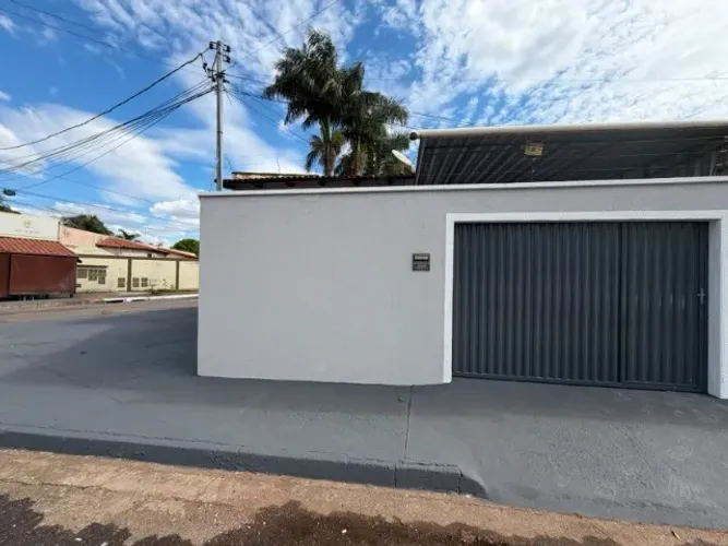 Excelente casa 3/4 com excelente localização - Setor Santa Genoveva