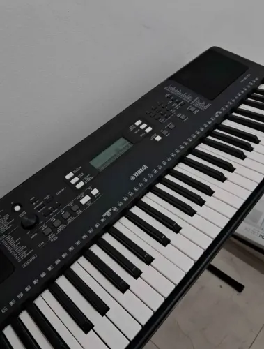 Teclado Yamanha PSR-E373