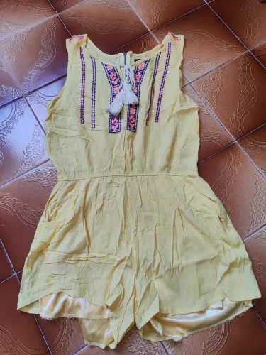 Vendo macaquinho cor amarelo