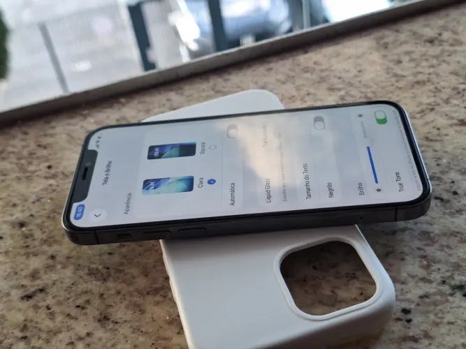 Vendo/troco IPhone 12 PRO Todo original em ótimo estado.