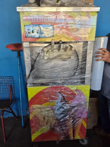 Maquina sorvete italiano semi nova revisada só fez 500 sorvetes