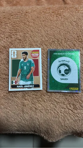 FIGURINHA COPA RAUL JIMENEZ EXTRA TICKER + ESCUDO ARABIA SAUDITA