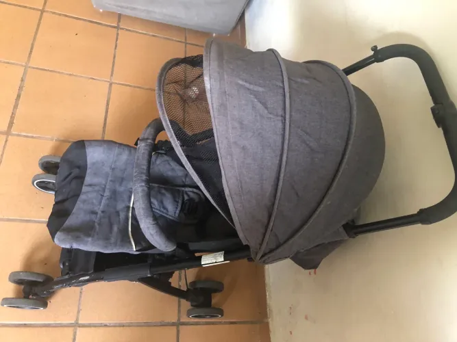 Carrinho de Bebê Cinza ? Em Perfeito Estado!