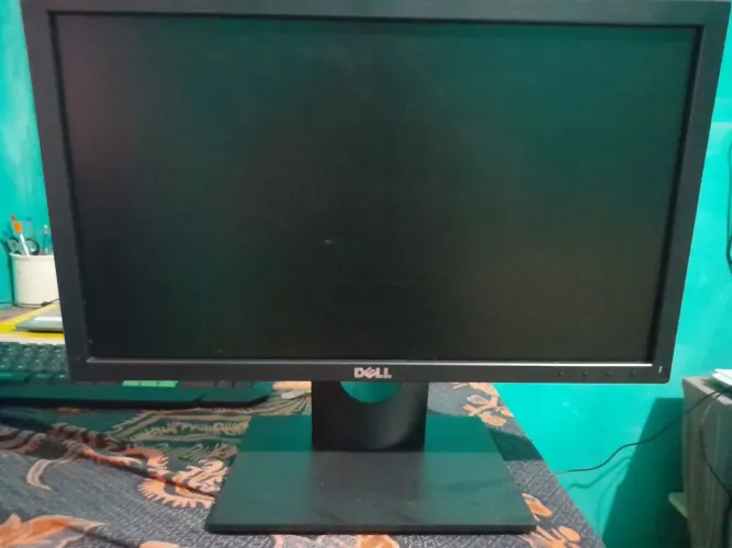 Monitor DELL E1916HF + Adaptador VGA - HDMI