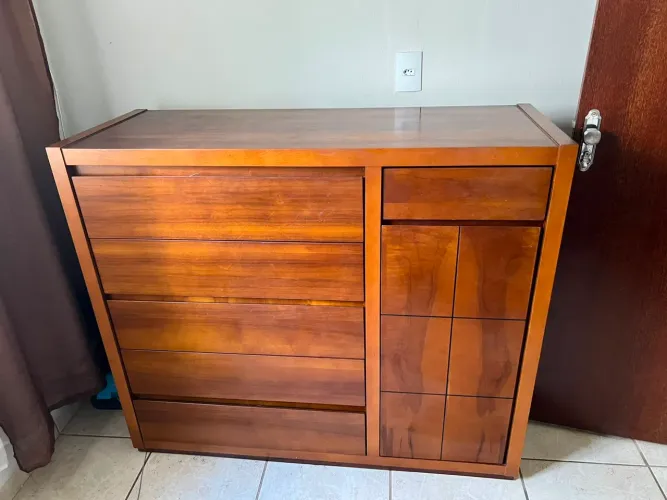 VENDO CÔMODA SAPATEIRA GRANDE DE MADEIRA MACIÇA IMBUIA MEL