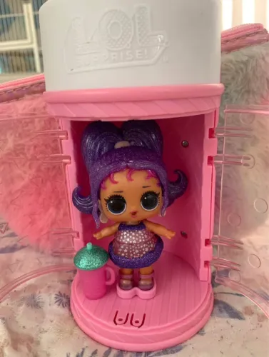 Boneca LOL Surprise Glitter Roxa com Acessórios e Cápsula - LOL Surprise Colecionável ?