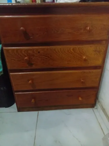 Vende-se essa cômoda