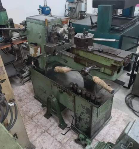 Torno revolver Iran 1"1/2" no estado - 00252