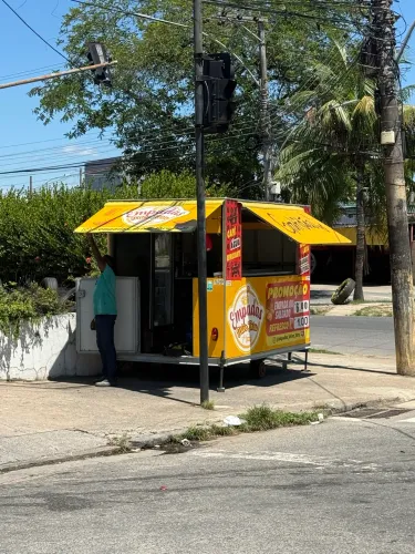 Vaga pra vendedora e atendente